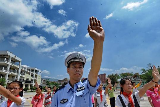 記廈門集美公安分局指揮情報中心教導員陳清洲