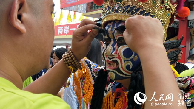 臺北獅頭旺團隊準(zhǔn)備開幕儀式的表演