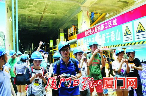 地鐵2號(hào)線過海隧道入海230米 市民參觀施工現(xiàn)場